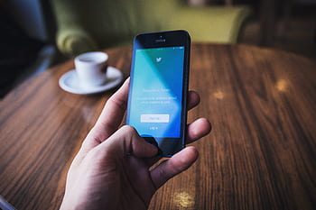 cvrlikání, sociální média, iphone, mobilní, pohybliví, chytrý telefon, mobilní telefon, podnikání, technologie, ruce, stůl, marketing