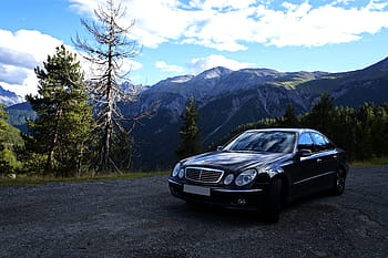 Černá, mercedes-benz sedan, stromy, během dne, mercedes, merc, auto, doprava, hora, venku