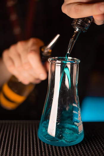 napít se, nápoje, koktejl, pohár, sklenka, nápoj, bar, hospoda, alkohol, alkoholický nápoj, lahvičky