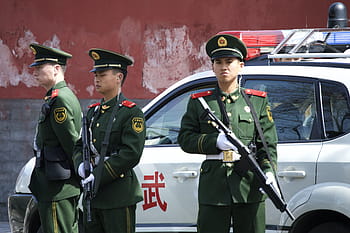 3、 男、 立っている、 横にある、 白、 パトカー、 警察、 義務、 公式、 中国、 北京