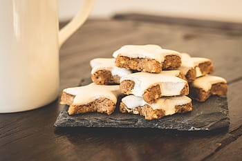 pasticcini al forno a forma di stella, biscotti di Natale, pasticcini, biscotto, Natale, periodo natalizio, biscotti, piccole torte, ZIMTSTERN, Smalto, dolci natalizi
