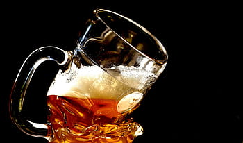 čirý skleněný hrnek, pivní sklo, deformované, pivo, ohnutý, legrační, pivní zahrada, světlé pivo, bavaria, pivovar, napít se