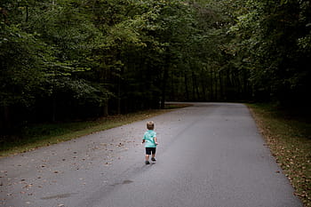 ragazzo, in esecuzione, strada, medio, foresta, asfalto, giorno, tempo, sentiero, persone, bambino