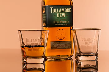 láhev tullamore rosy, irská whisky, alkohol, nápoj, napít se, whisky, bar, likér, hnědý, alkoholik, výstřel