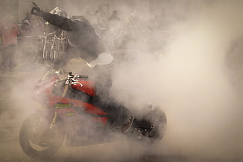 uomo in sella a una moto, uomo, nero, motociclo, Ingranaggio, impostato, equitazione, rosso, sport, bicicletta, bruciato