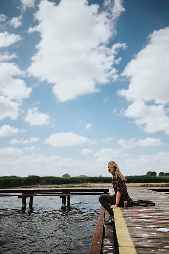 rubia, mujer, madera, muelle, lago, hermoso, muelle de madera, junto al lago, hembra, niña, agua