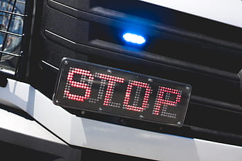 点滅、 ライト、 停止、 サイン、 警察、 点滅ライト、 STOPサイン、 サインオン、 車、 追跡、 チェコ