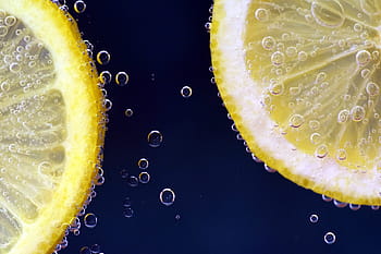 dwie pokrojone cytryny, cytrynowy, cytryna pod wodą, Lemoniada, drink, pragnienie, odświeżenie, pyszne, Podwodny, bąbelki powietrza, pęcherzyki gazu