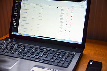 práce, laptop, domácí kancelář, telefon, práce na notebooku, mobilní telefon, počítač, počítačový monitor, technologie, počítačová klávesnice, podnikání
