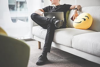 若い、 男、 思考、 作業、 ラップトップ、 オフィススペース、 代理店、 ビジネス、 ビジネスマン、 CEO、 会社