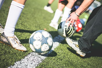 サッカーフィールドトレーニングプレーヤー、 サッカー、 フィールドトレーニング、 プレーヤー、 サッカーボール、 ボール、 競争、 フィールド、 フィット、 ゲーム、 草