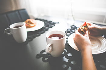 camilan pagi, Sehat, Pagi, Makanan Ringan, Teh, sarapan, makanan, lapar, makan, Tangan manusia, piala