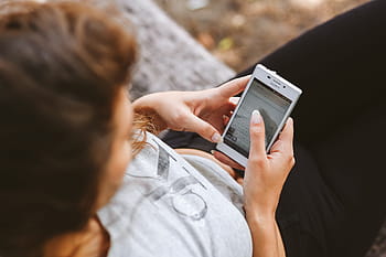 若い、 女性、 持株、 白、 モバイル、 電話、 携帯電話、 白人、 女の子、 技術、 手