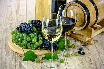 2、 ワイングラス、 横、 ブドウ、 2種類のワイン、 白、 ワイン、 グラス、 ボトル、 飲み物、 アルコール