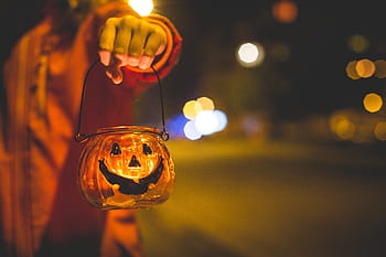sedikit, gadis, halloween tempat lilin, Memegang, Halloween, Tempat Lilin, lilin, menyeramkan, gelap, halloween bahagia, anak-anak