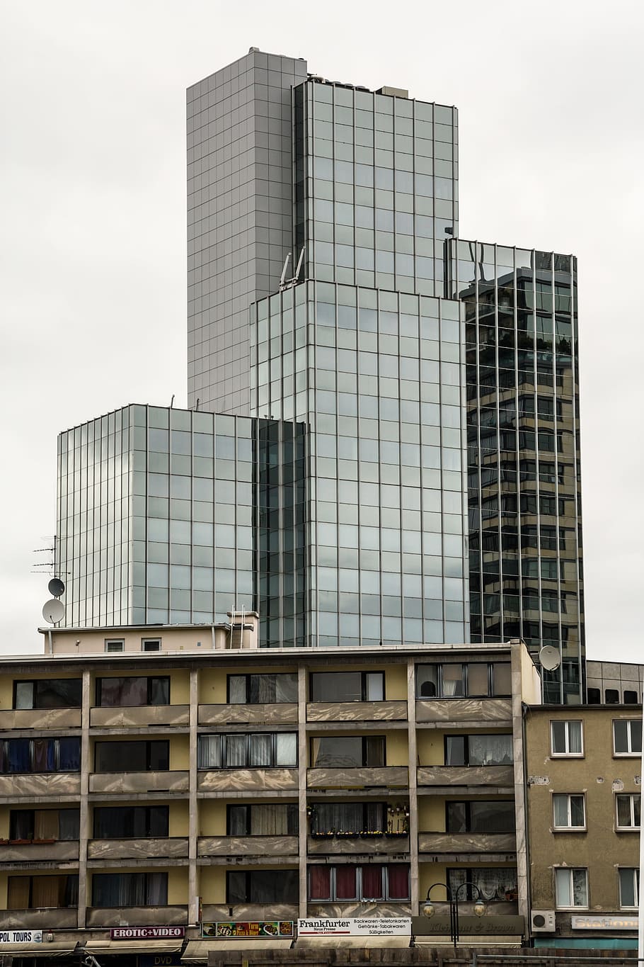frankfurt, panoráma, architektura, mrakodrapy, město, mrakodrap, panoráma města, starý nový, protiklady, věže, moderní