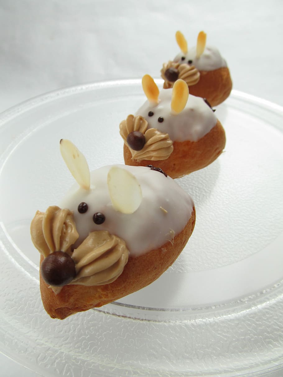 three brown cookies, Cake, Dessert, Suites, france confectionery, food, sugar, cream puffs, mouse, easter, food and drink