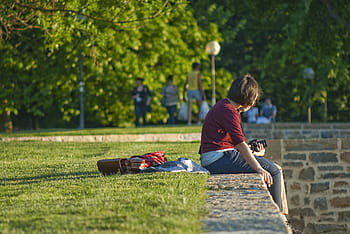 photographer, girl, woman, person, sitting, waiting, resting, photography, photos, images, pictures