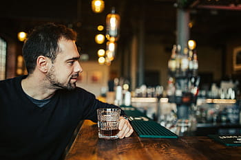 jovem, homem, bar, Bonito, adulto, bebida, masculino, restaurante, elegante, álcool, noite