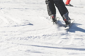 スキーの雪、 閉じる、 スキー、 雪、 クローズアップ、 アクション、 寒さ、 テキスト用のスペース、 スキーヤー、 スポーツ、 冬