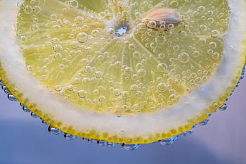 makro fotografie, nakrájený, citrón, sycené nápoje, plátek citronu, malé bubliny, ve vodě, mokré, korálky, občerstvení, ovoce