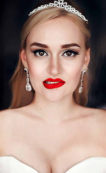 žena, nošení, stříbrná barva diadému, zlatíčko výstřih šaty, nevěsta, nevěsta kousání rtu, dívka, Pohled, rty, držení těla, nádherná dívka