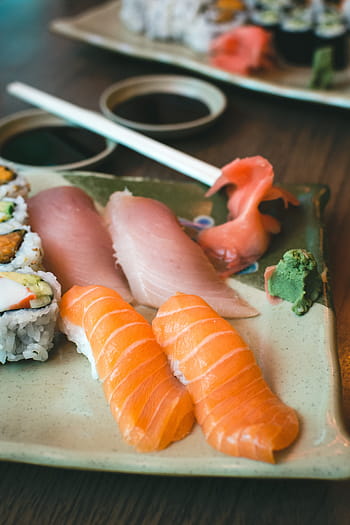 sushi yam california rolích, sushi, yam california, rolích, jíst ven, ruce, restaurace, plody moře, jídlo, losos, připravené ryby