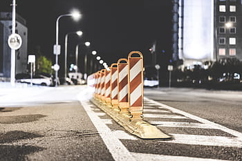 道路、 安全バリア、 道路上、 建設、 運転、 夜、 安全、 停止、 交通、 通り、 都市シーン