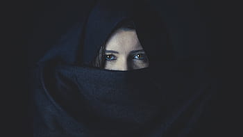 copricapo hijab nero, persone, ragazza, donna, viso, nero, capi di abbigliamento, occhio umano, una persona, guardando la fotocamera, spaventoso