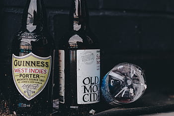 tři, lahví, umístěny, vedle, Černá, zeď, guinness, Západ, indies, porter, láhev