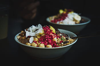 اثنان،  أطباق الحبوب،  أبيض،  سيراميك،  الطاسات،  عاء،  طعام،  سلطة،  وجبة افطار،  غداء،  وجبة عشاء