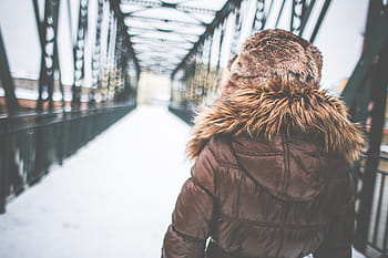 menina, casaco de moda de inverno, garota no inverno, moda, casaco, ponte, frio, ferro, pessoas, neve, aço