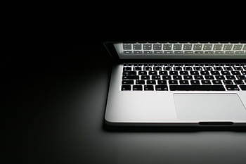 半分、 macbook、 プロ、 2013、 MacBook Pro、 黒、 黒と白、 キーボード、 ラップトップ、 ミニマリズム、 ミニマル