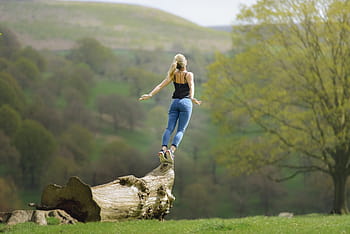 žena, stojící, hnědý, dřevo, během dne, meditace, buddhismus, zen, dovolená, inspirace, motivace