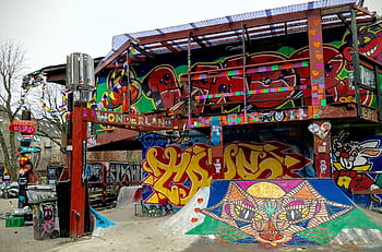 Graffiti, rot, Metallgebäude, tagsüber, Foto, Grün, Blau, Kunst, Wandgemälde, Malerei, Öffentlichkeit