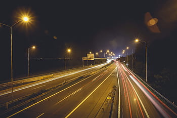 luces de coche nocturno, carretera, noche, coche, luces encendidas, en el camino, tráfico, transporte, autopista, velocidad, calle