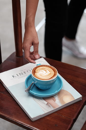 cappuccino a časopis, cappuccino, časopis, modrý, kavárna, caffe latte, caffelatte, káva, kávový bar, pohár, kinfolk