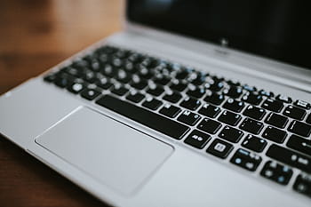 laptop de prata, vários, itens, mesa, Prata, laptop, revistas, computador, tecnologia, caderno, câmera