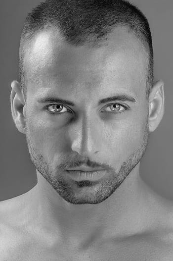 fotografie ve stupních šedi, muž, portrét, Modelka, mužský, mladý, dospělý, přitažlivý, chlap, tvář, hledá
