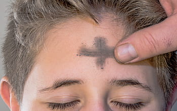 durchführen, Aschermittwoch Zeremonie, aschermittwoch, Aschenkreuz, Zeichen des Kreuzes, Kreuz, Stirn, religiös, Christian, Glauben, Kirche