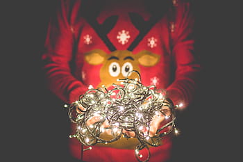 Manusia, Sweater Natal, Memegang, Lampu Natal, natal, dekorasi natal, waktu natal, desember, lampu, rusa kutub, sweater