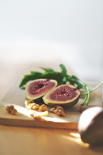 slices, fruit, wooden, chopping, board, two, sliced, common, fig, walnut, food