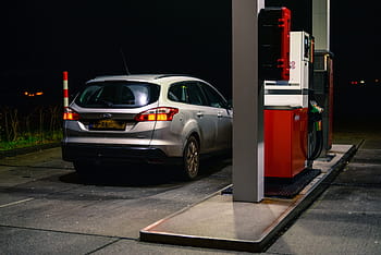 silver suv, parked, gas station, petrol, gasoline, diesel, gas, automotive, prices, oil, fuel