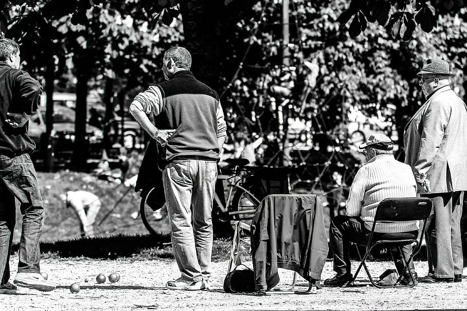 boulistes, bowling, group, stage-of-life, game, summer, people, fun, street, black-and-white, hobbies