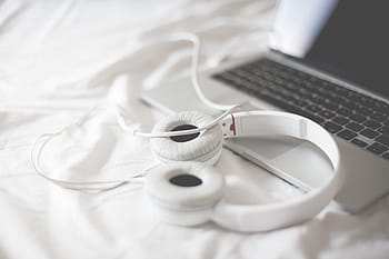 ouvir, Música, Cama, quarto, computador, fones de ouvido, computador portátil, MacBook, jogar, fones de ouvido brancos, tecnologia