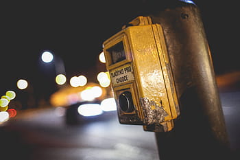 tekan, tombol, malam, tombol tekan, berjalan, di malam hari, penyeberangan, ceko, penyeberangan pejalan kaki, jalan, mobil