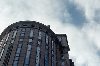 moderní, budova, vnější, město, vysoký, v centru města, architektura, kancelář, kolo, nebe, mraky