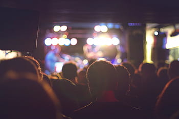 fotografia di bokeh, persone, verso, palcoscenico, festa, celebrazione, folla, buio, notte, luci, concerto