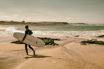 surfař, procházky, podél, pláž, pobřeží, Anglie., zachytil, kánon 5, 5 d, cornwall, Anglie