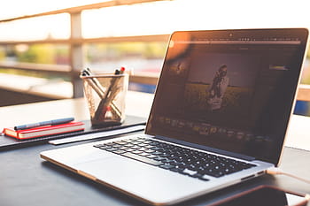 trabalhando, Ao ar livre, Escritório de jardim, Mesa, Computador portátil, designer, escritório em casa, teclado, macbook, escritório, escritório ao ar livre